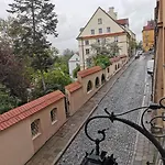 Cozy In The Old Town Privatunterkunft