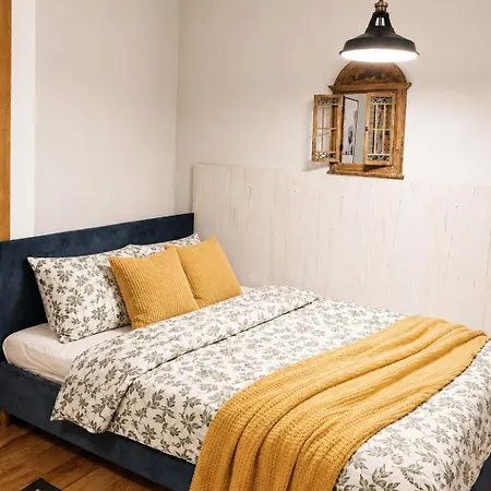 Проживание в семье Cozy In The Old Town